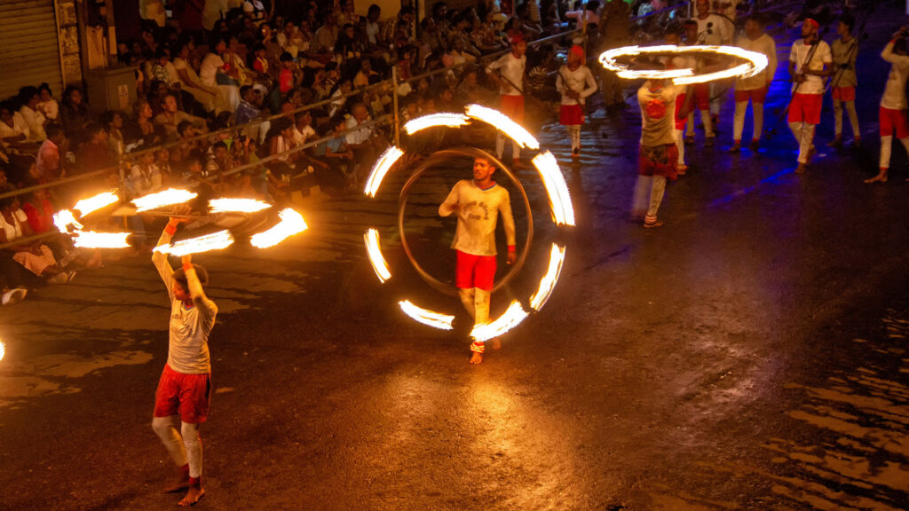Kandy Esala Perahera yves alarie